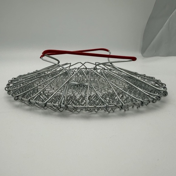 Vintage Primitive Farmhouse Collapsible Wire Mesh Handled Egg Basket Fruit Red - Picture 3 of 6
